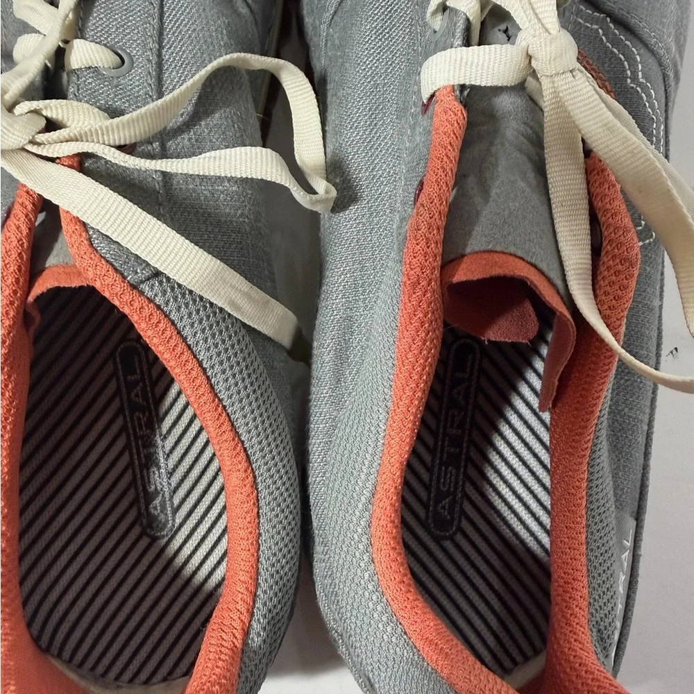 Astral Men’s Stylish Gray Sneakers with Orange Accents size 9.5